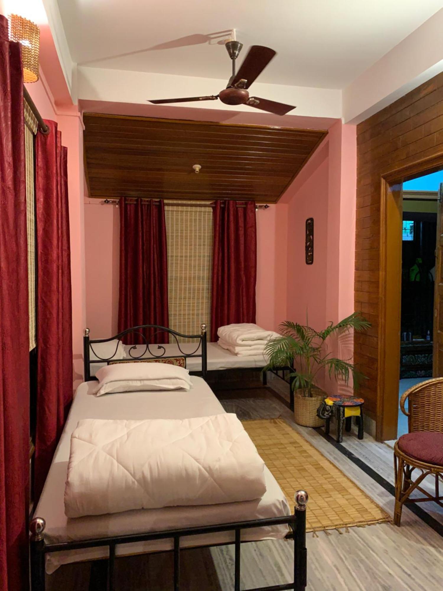 Assam Home Hostel Project Guwahati Rum bild